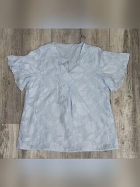 CiCiBird Light Blue Floral V-Neck Flutter Sleeve Tunic Blouse